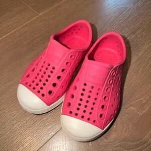 Native Kids Water Shoes - Bright Pink and White